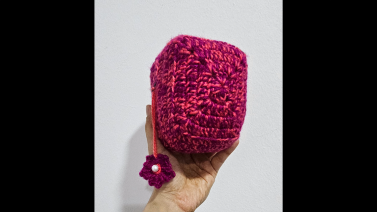 Graceful Crochet Zippered Period Pad Pouch Pattern