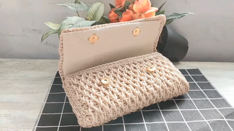 Crochet Clutch Wallet Patterns – Enhance Your Style & Add Elegance to Your Fashion Look
