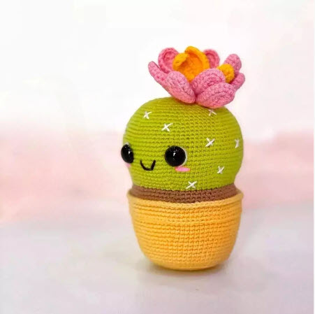 Luxurious Crochet Cactus Amigurumi Pattern for Desk Decor