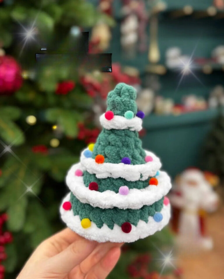 Festive Crochet Christmas Tree – Free Amigurumi Pattern
