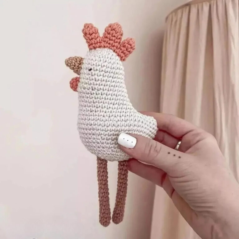Tiny Crochet Chicken Toy – Free Amigurumi Pattern