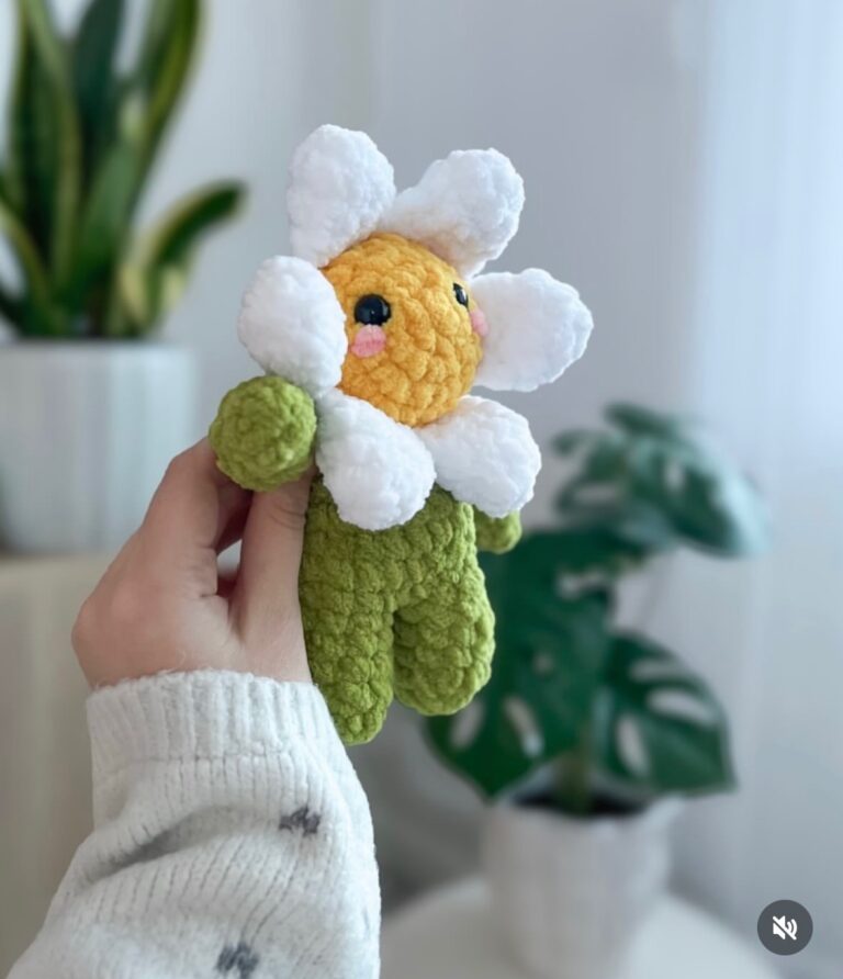 Crochet Daisy Flower Buddy Amigurumi Pattern for Home Accents