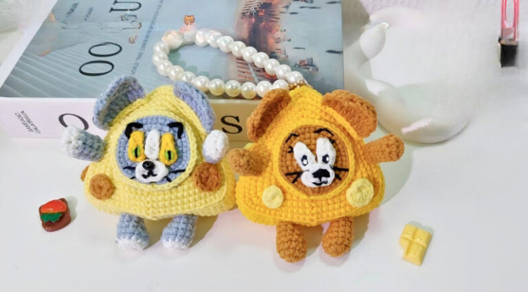 Free Crochet Cat and Mouse Keychain Pattern for Bag Charms