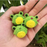 Crochet Frog Trio Keychain Amigurumi Pattern for Quirky Looks