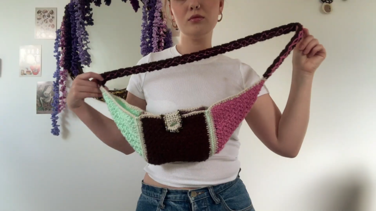Crochet Crossbody Bag Crescent Shape Pattern for Colorful Style