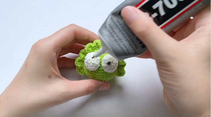 Crochet Dumpling Frog Keychain Amigurumi Pattern for Keys and Bags