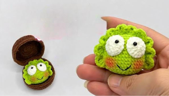 Crochet Dumpling Frog Keychain Amigurumi Pattern for Keys and Bags