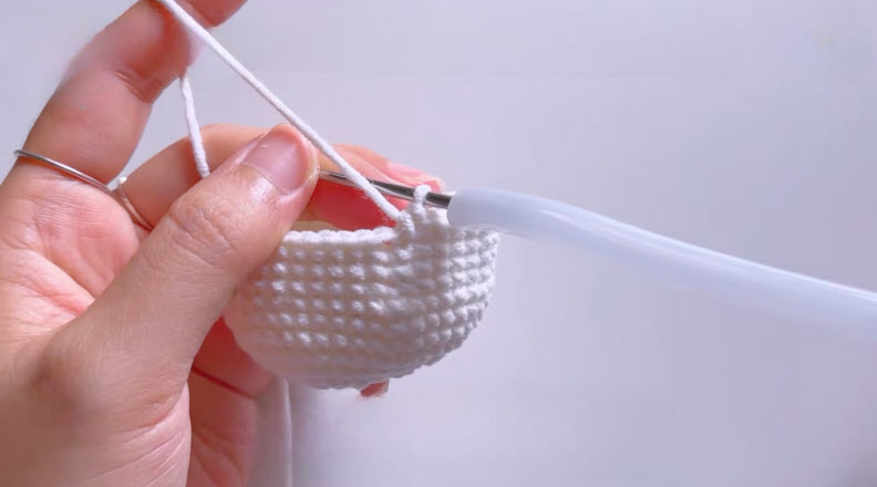 Crochet Dumpling Keychain Amigurumi Pattern for Holiday Fun