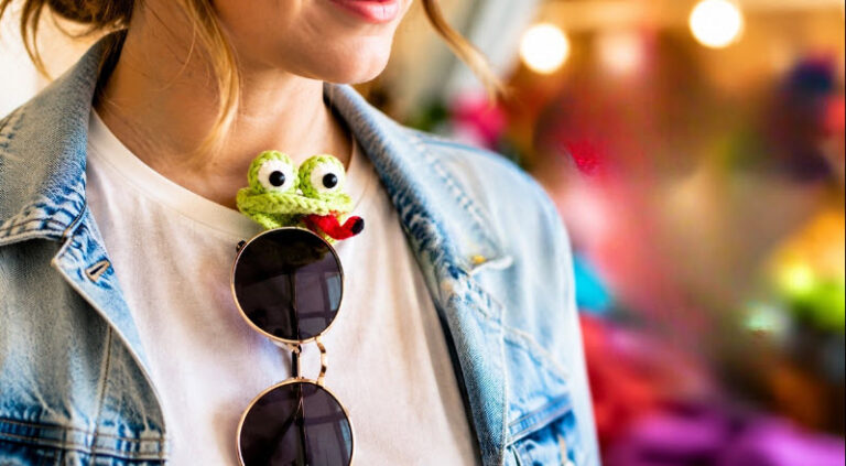 Crochet Frog Glasses Holder Amigurumi Pattern for Everyday Use