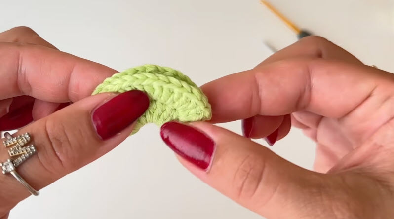 Crochet Frog Glasses Holder Amigurumi Pattern for Everyday Use