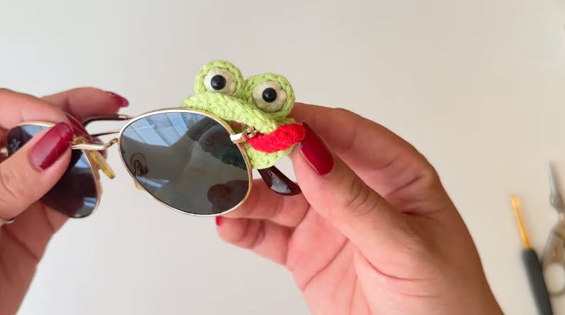 Crochet Frog Glasses Holder Amigurumi Pattern for Everyday Use