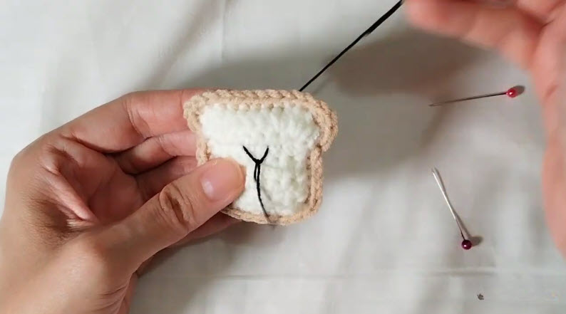 Crochet Jam Jar and Toast Keychain Amigurumi Pattern with Breakfast