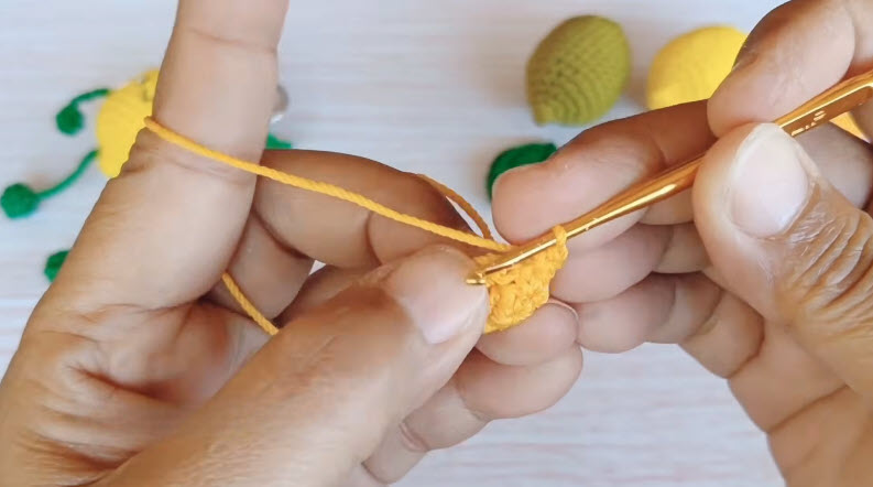 Crochet Long-Limbed Lemon Pattern for Bags and Cars