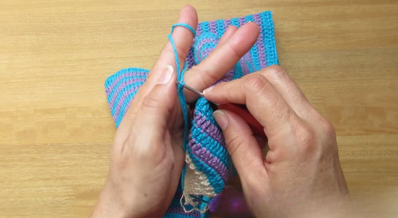 Free Crochet Striped Yarn Scraps Shorts Pattern For Beginners (3)