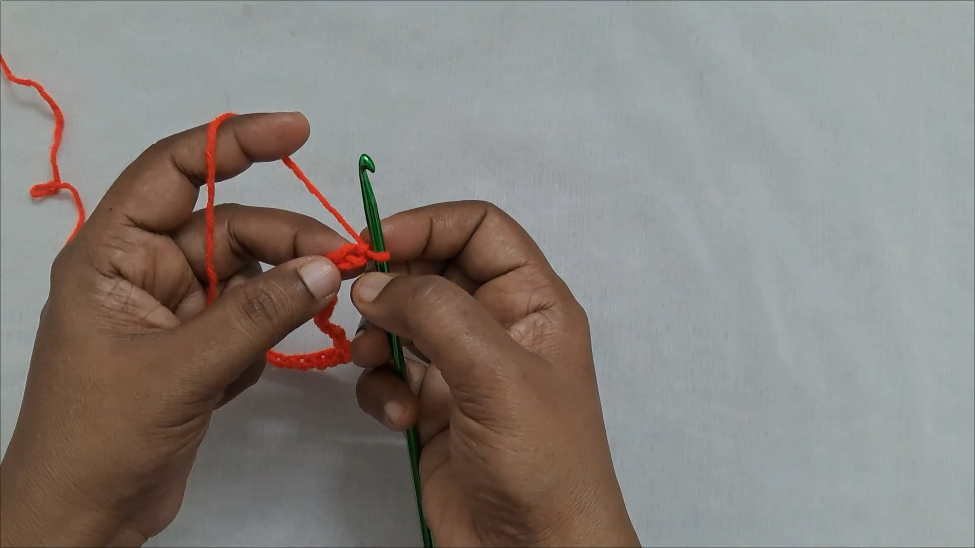 Foundation chain using green crochet hook