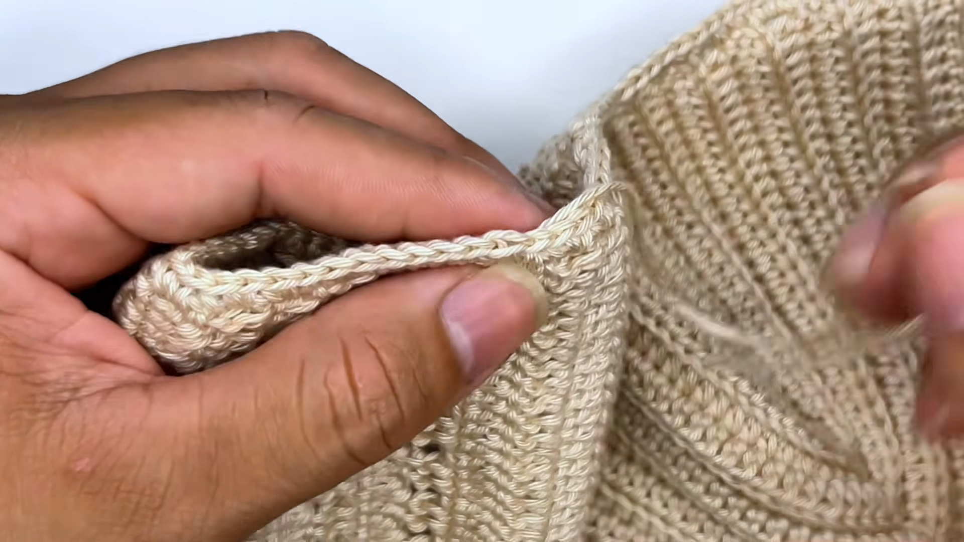 Free Crochet Cropped top Pattern with pearls
