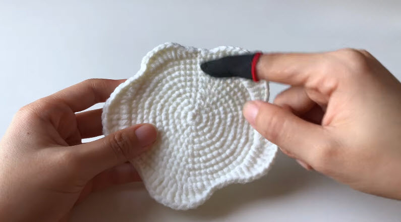 Free Crochet Melted Snowman Coaster Pattern for Winter