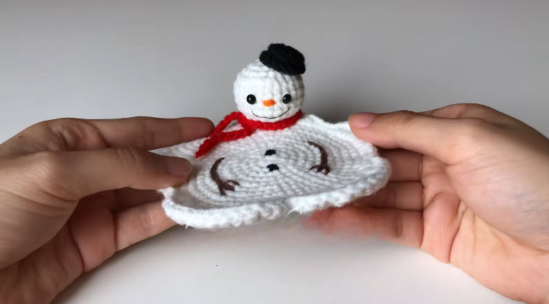 Free Crochet Melted Snowman Coaster Pattern for Winter