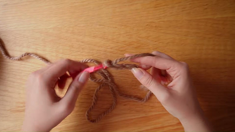 Making a slip knot with tan crochet yarn