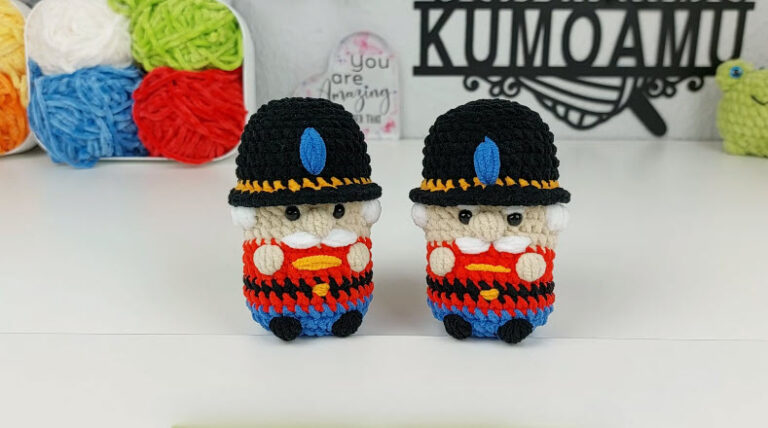 A No-Sew Crochet Nutcracker Keychain Amigurumi Pattern