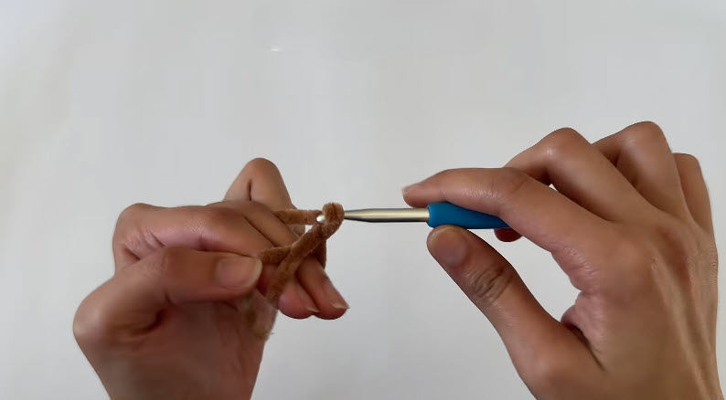 Brown magic ring with R1 6sc, hook forming the stitches