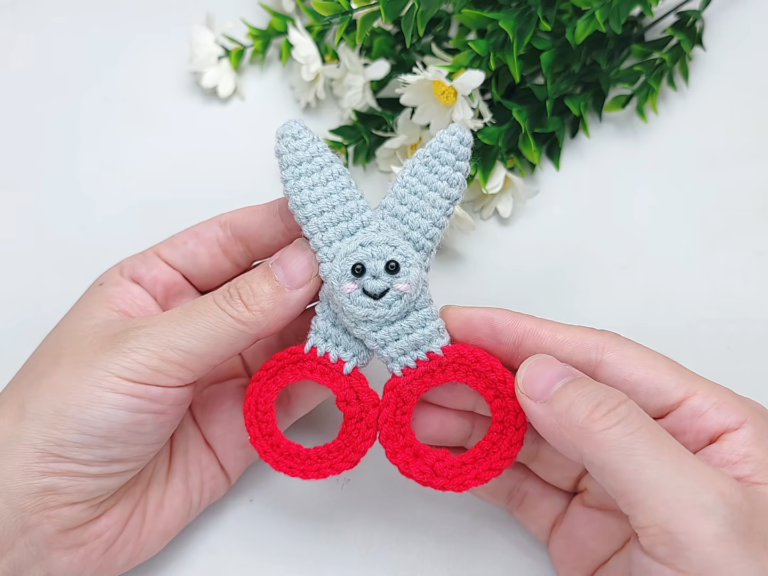 Free Crochet Scissors Keychain Pattern for bag CharmFree Crochet Scissors Keychain Pattern for bag Charm