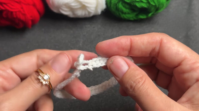 Green single crochet star point for Christmas bracelet