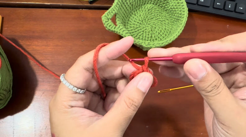 Round 1 magic ring 7 single crochet for cat ear basket