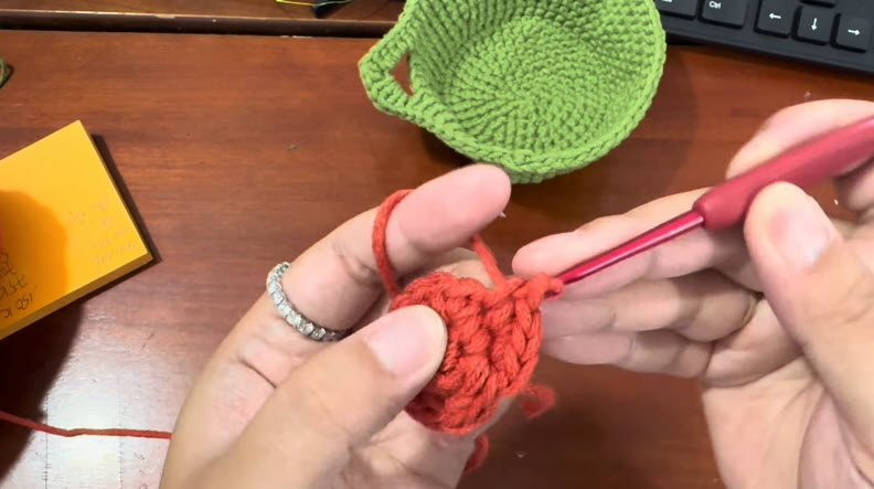 Round 3 single crochet and increase repeat pattern shaping