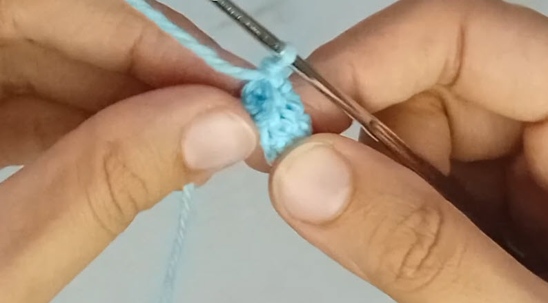 Single crochet rounds shaping blue toothbrush handle