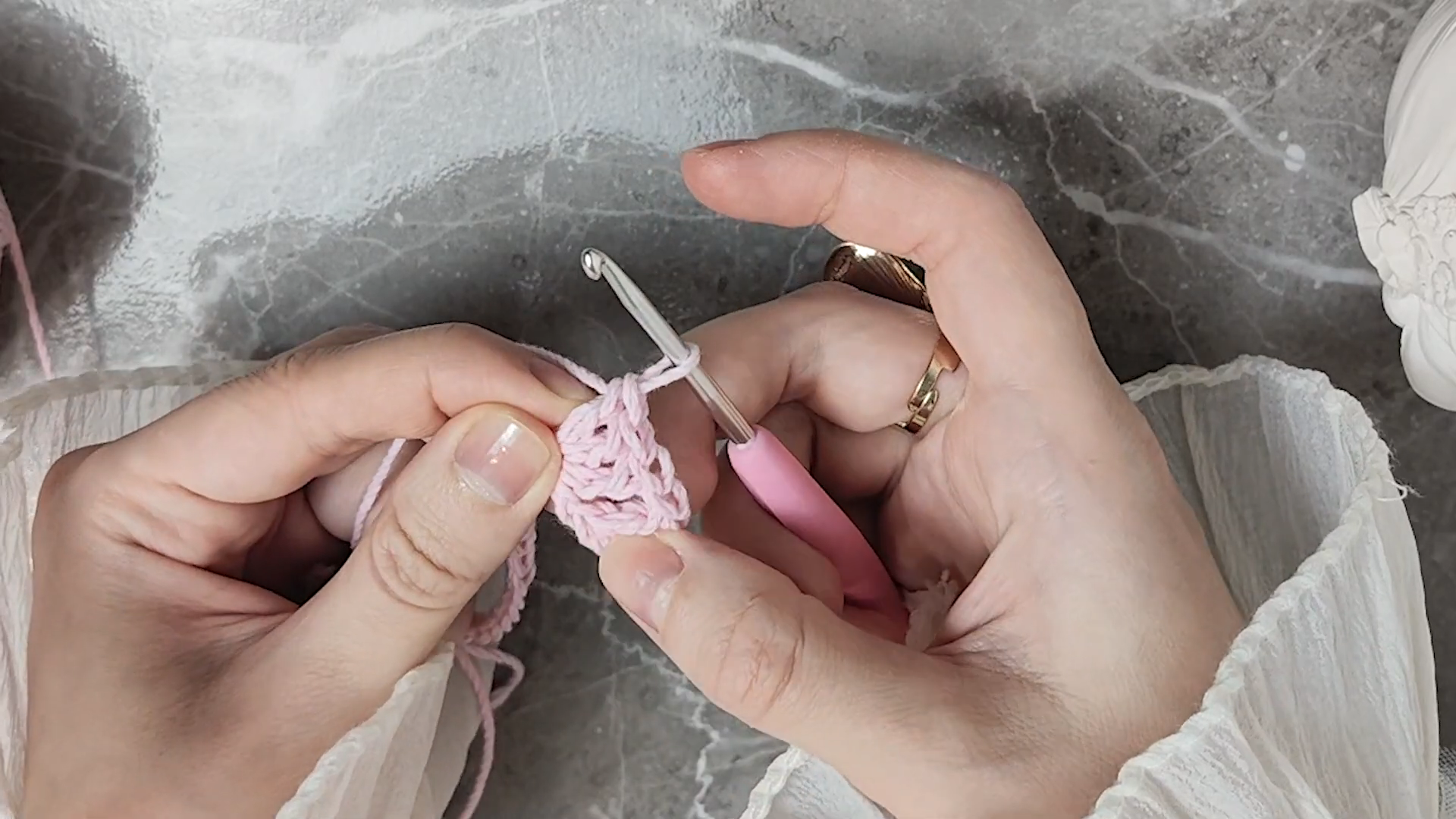 Working single crochet petal round for rose motif