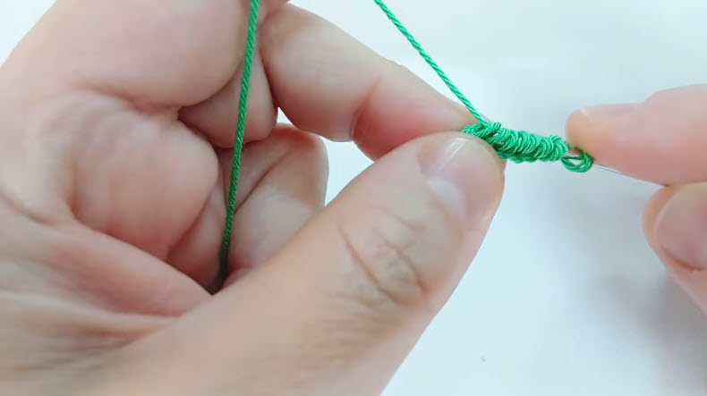 Working single crochet stitches in green yarn base