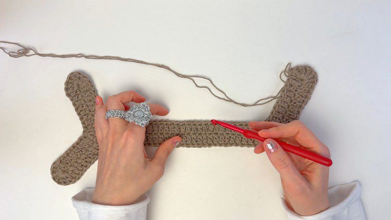 Both end pieces attached to the long center strip.