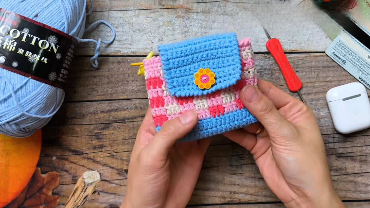 Crochet Checkered Wallet Pattern for Beginners
