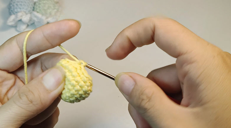 Rounded yellow candy body taking shape after the eighth round