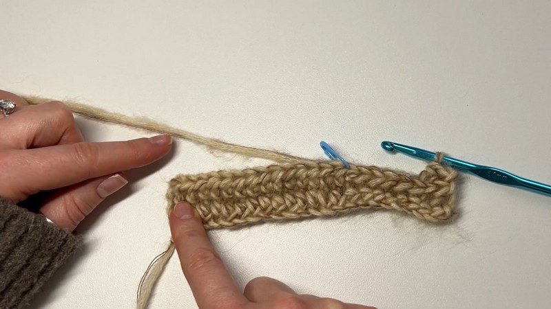 Starting the first row of the fingerless glove panel.